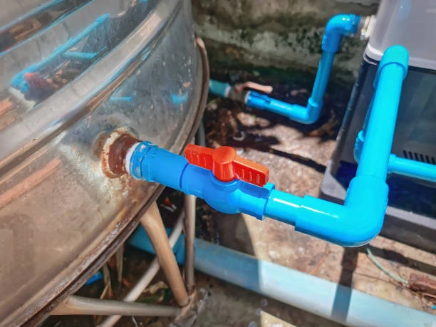 válvulas de bola en tanques de agua
