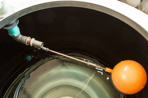 válvulas de bola en tanques de agua